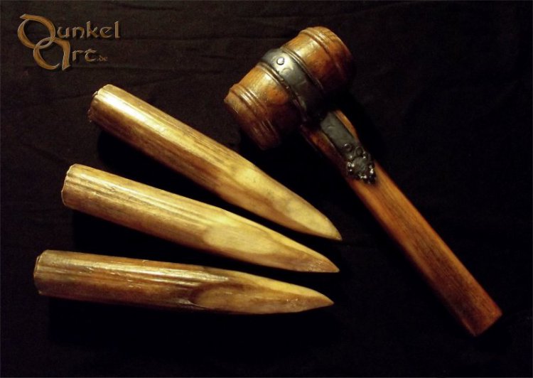 Holzhammer und grobe Holzpflöcke WWS22 - zum Schließen ins Bild klicken