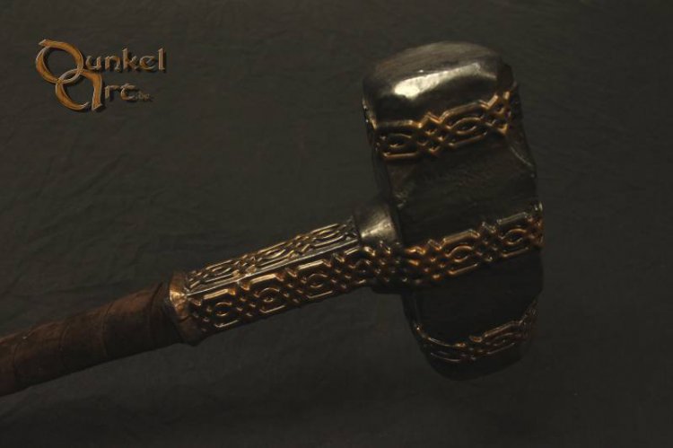 Langer Vorschlaghammer mit keltischen Ornamenten WHA06 - zum Schließen ins Bild klicken